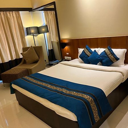 Hotel Landmark Ratnāgiri Buitenkant foto