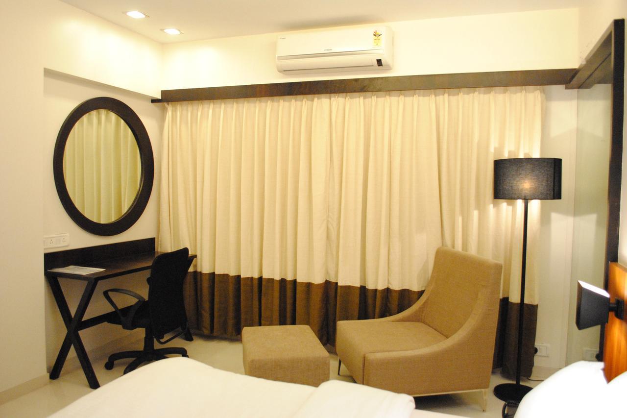 Hotel Landmark Ratnāgiri Buitenkant foto