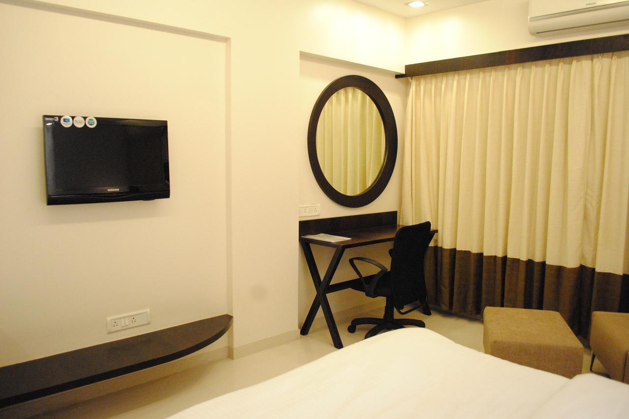 Hotel Landmark Ratnāgiri Buitenkant foto