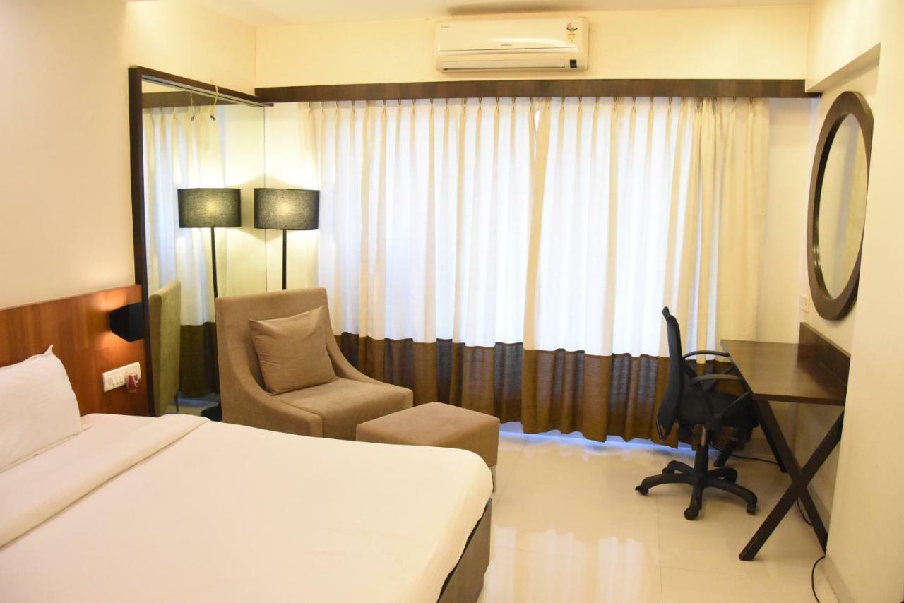 Hotel Landmark Ratnāgiri Buitenkant foto