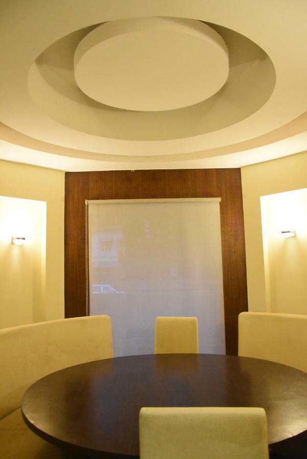Hotel Landmark Ratnāgiri Buitenkant foto
