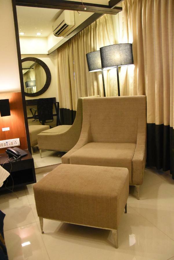 Hotel Landmark Ratnāgiri Buitenkant foto