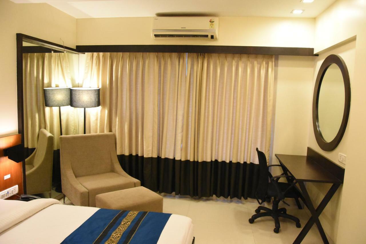 Hotel Landmark Ratnāgiri Buitenkant foto